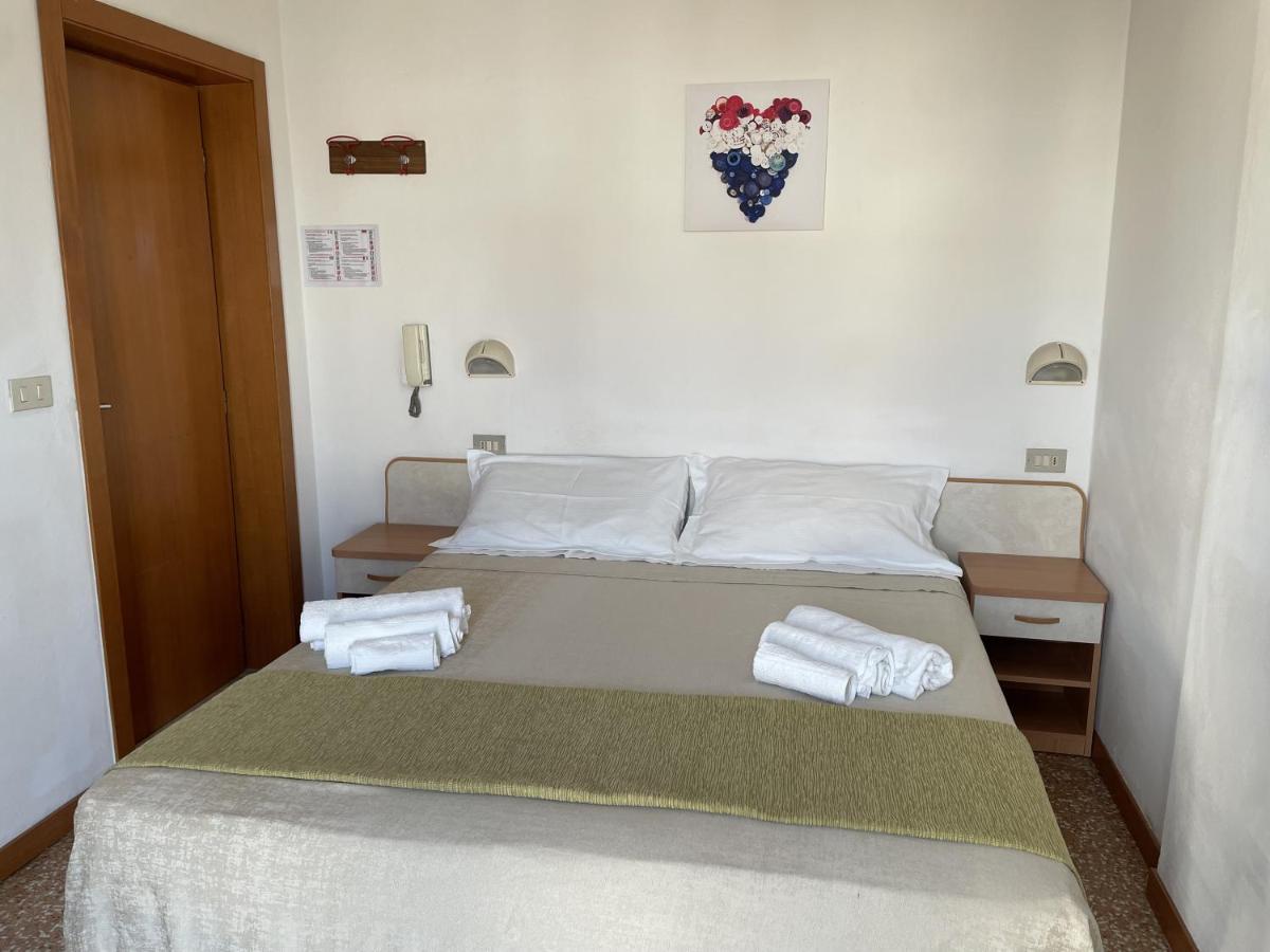 Hotel Alex 里米尼 外观 照片