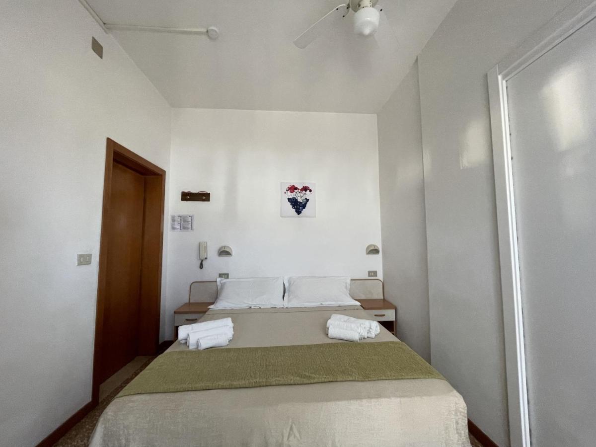 Hotel Alex 里米尼 外观 照片