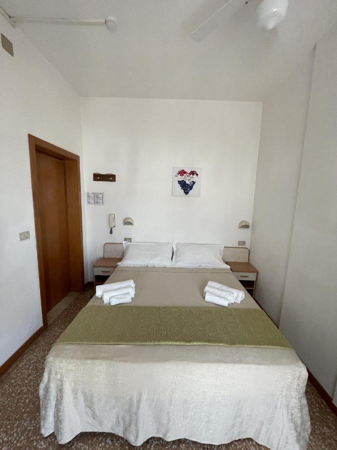 Hotel Alex 里米尼 外观 照片