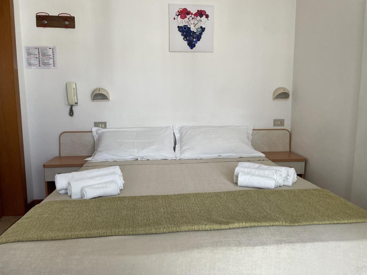Hotel Alex 里米尼 外观 照片